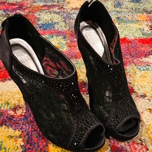 Michaelangelo black ankle lace open toe stilettos size 7
